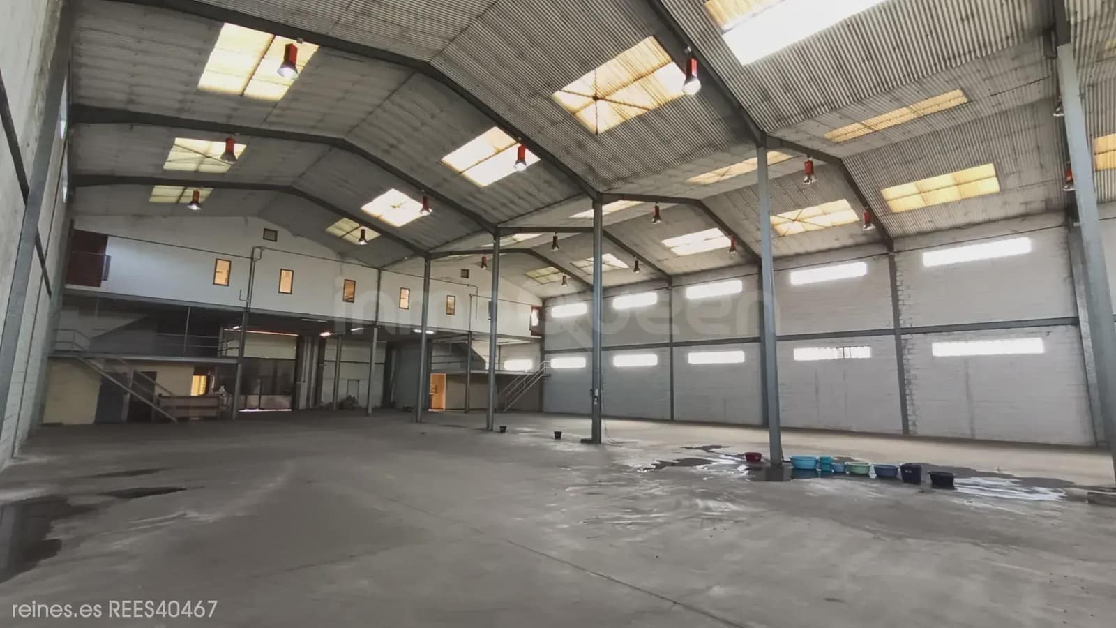 Gewerbe zu vermieten in Llanera mit Garage - 5.000 € (Ref: 9802965)