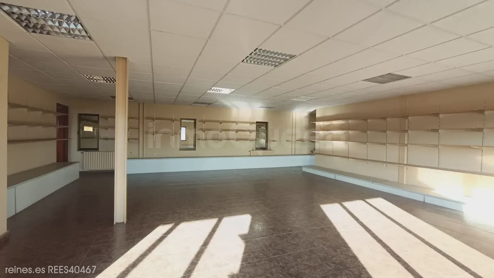 Gewerbe zu vermieten in Llanera mit Garage - 5.000 € (Ref: 9802965)