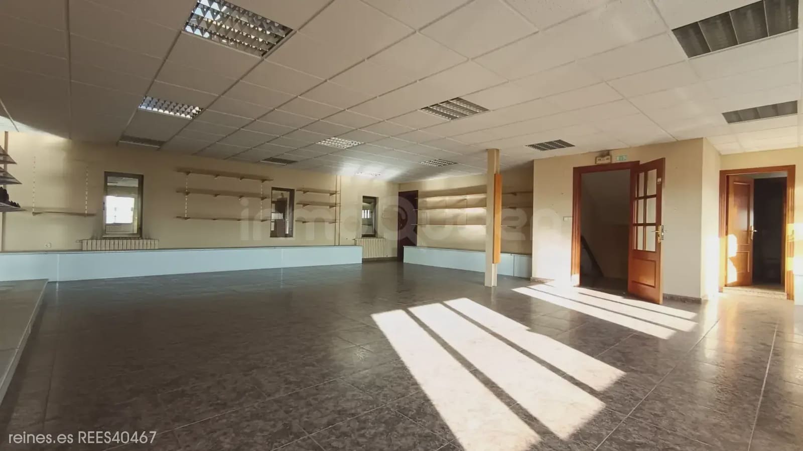 Gewerbe zu vermieten in Llanera mit Garage - 5.000 € (Ref: 9802965)