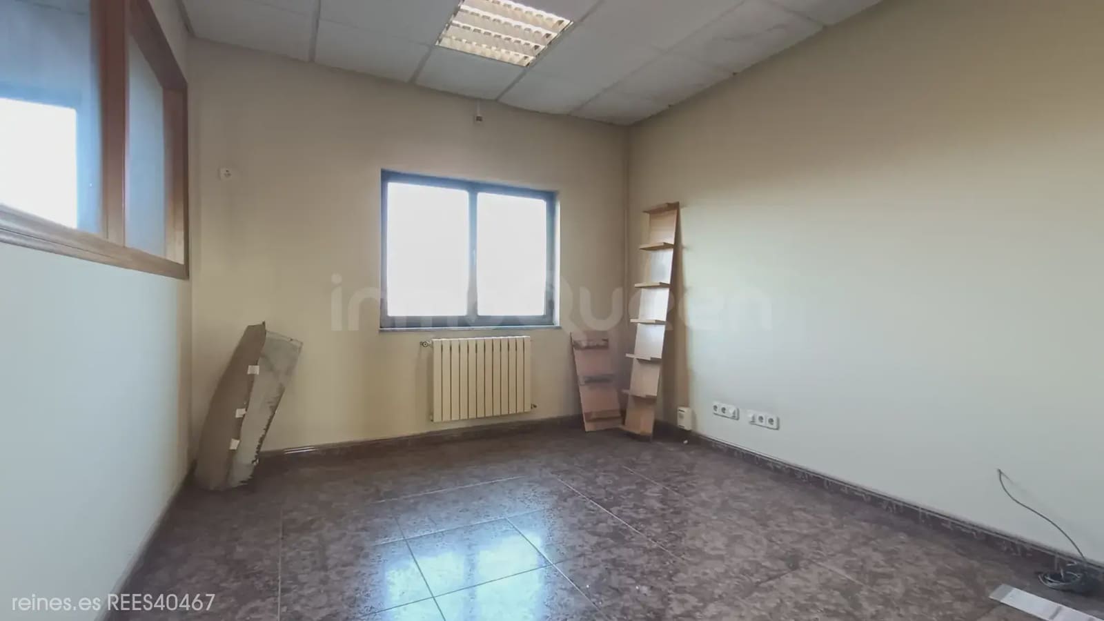 Gewerbe zu vermieten in Llanera mit Garage - 5.000 € (Ref: 9802965)