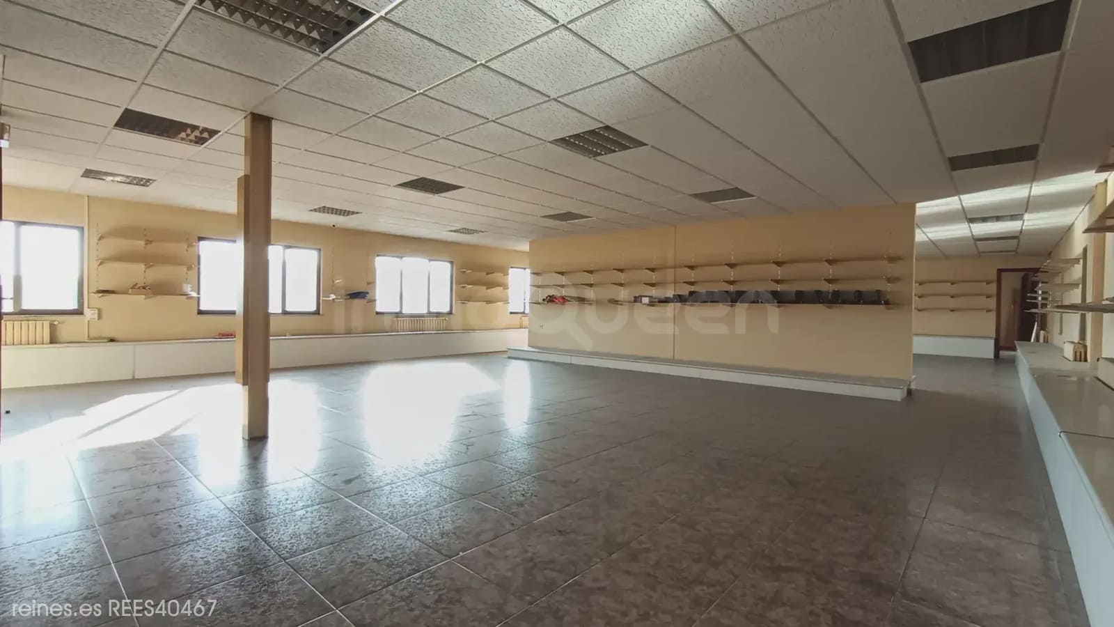 Gewerbe zu vermieten in Llanera mit Garage - 5.000 € (Ref: 9802965)