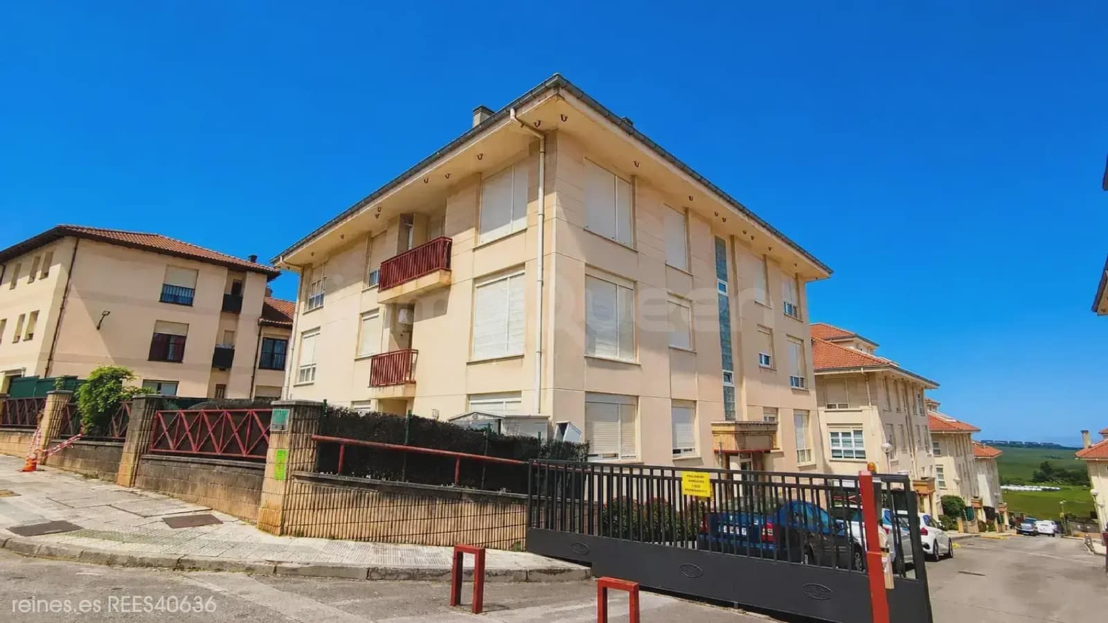 3 bedroom Apartment for sale in Liencres with garage - € 330,000 (Ref: 9806816)
