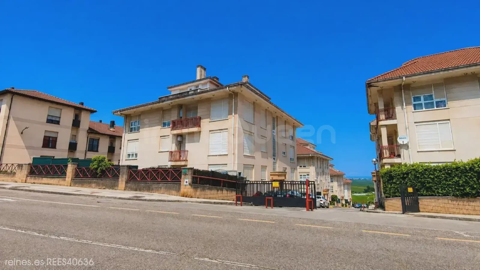 3 bedroom Apartment for sale in Liencres with garage - € 330,000 (Ref: 9806816)