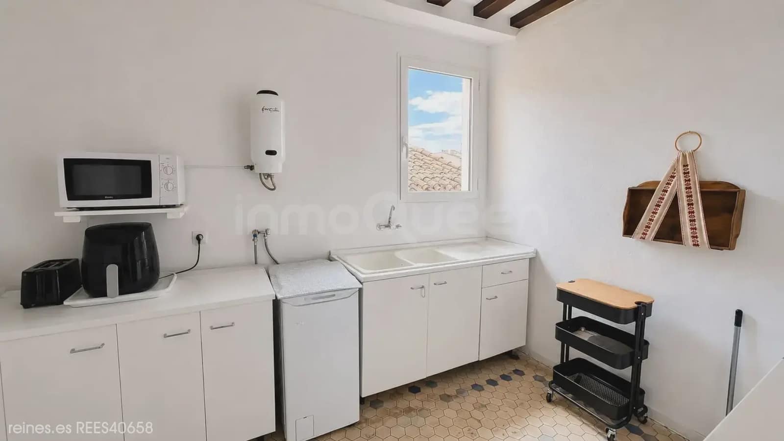 24 bedroom Villa for sale in Calamocha - € 550,000 (Ref: 9819727)