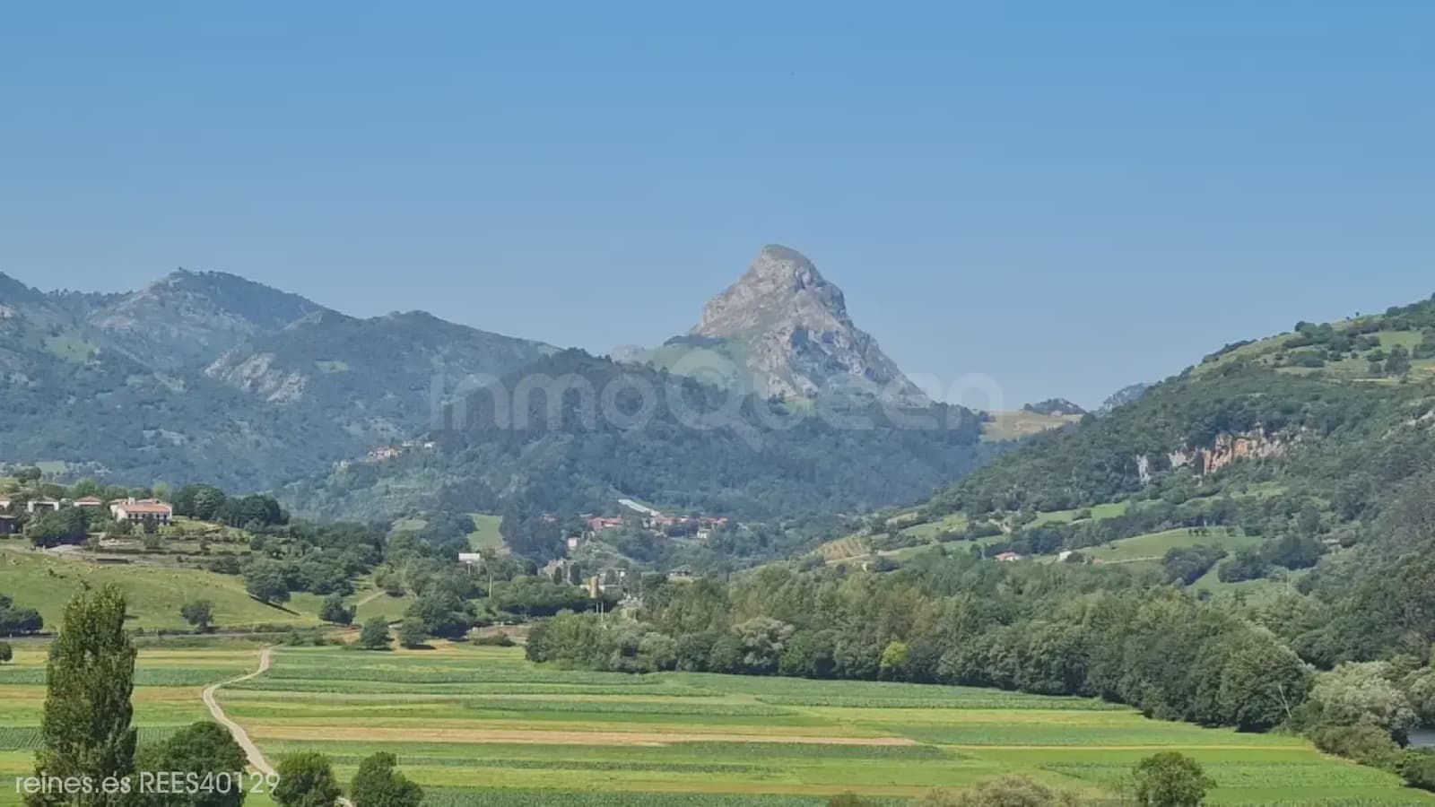 Pareado de 1 habitación en Peñamellera Alta en venta con garaje - 237.000 € (Ref: 9820030)