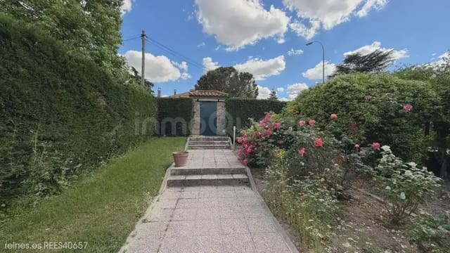 4 bedroom Finca/Country House for sale in Alcorcón with garage - € 1,090,000 (Ref: 9830505)