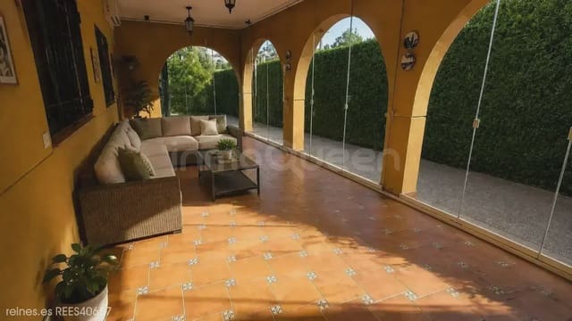 4 bedroom Finca/Country House for sale in Alcorcón with garage - € 1,090,000 (Ref: 9830505)