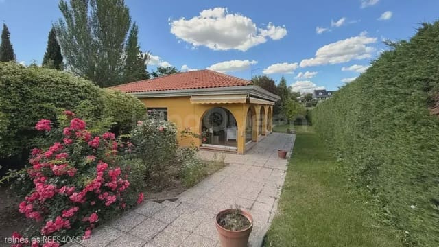 4 bedroom Finca/Country House for sale in Alcorcón with garage - € 1,090,000 (Ref: 9830505)