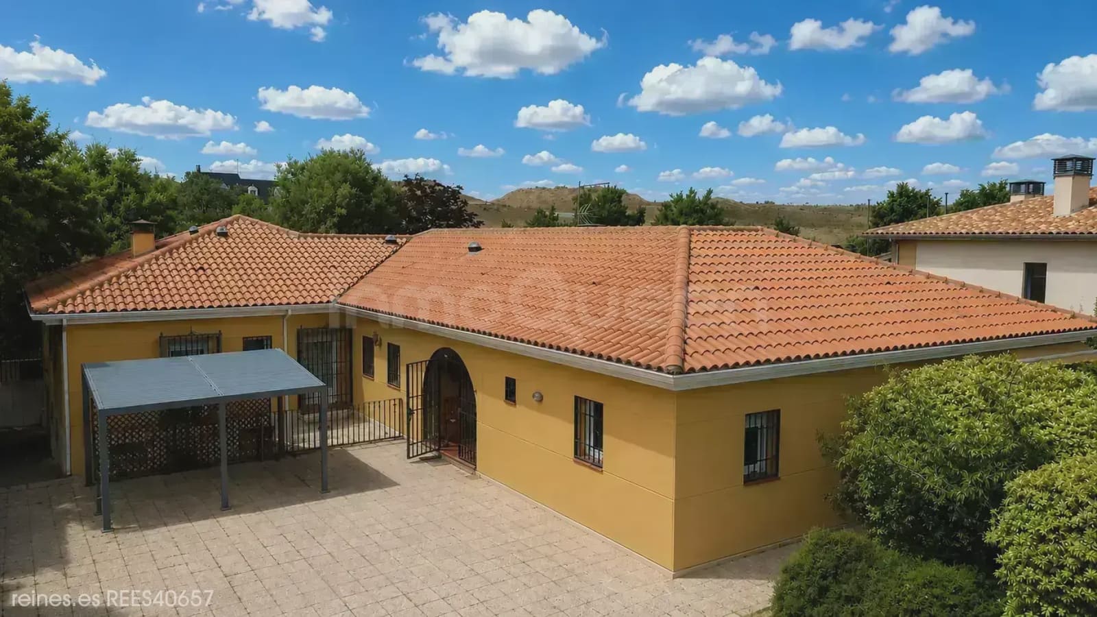 4 bedroom Finca/Country House for sale in Villaviciosa de Odon with garage - € 1,090,000 (Ref: 9830505)