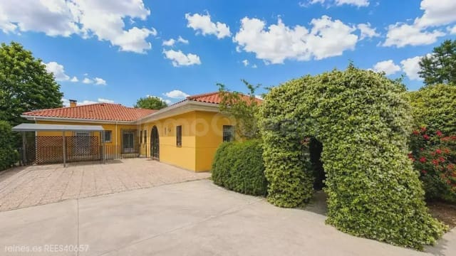 4 bedroom Finca/Country House for sale in Villaviciosa de Odón with garage - € 1,090,000 (Ref: 9830505)