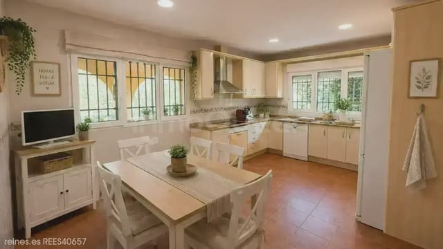 4 bedroom Finca/Country House for sale in Villaviciosa de Odón with garage - € 1,090,000 (Ref: 9830505)