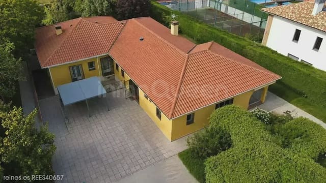 4 bedroom Finca/Country House for sale in Villaviciosa de Odón with garage - € 1,090,000 (Ref: 9830505)