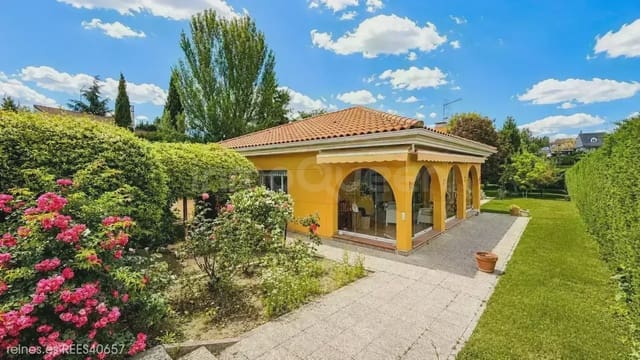 4 bedroom Finca/Country House for sale in Villaviciosa de Odón with garage - € 1,090,000 (Ref: 9830505)