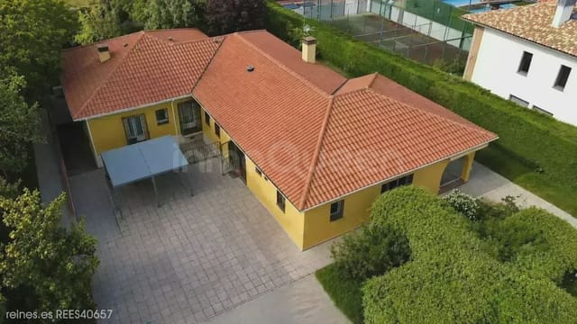 4 bedroom Finca/Country House for sale in Villaviciosa de Odón with garage - € 1,090,000 (Ref: 9830505)