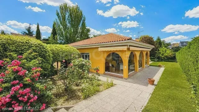 4 bedroom Finca/Country House for sale in Villaviciosa de Odón with garage - € 1,090,000 (Ref: 9830505)