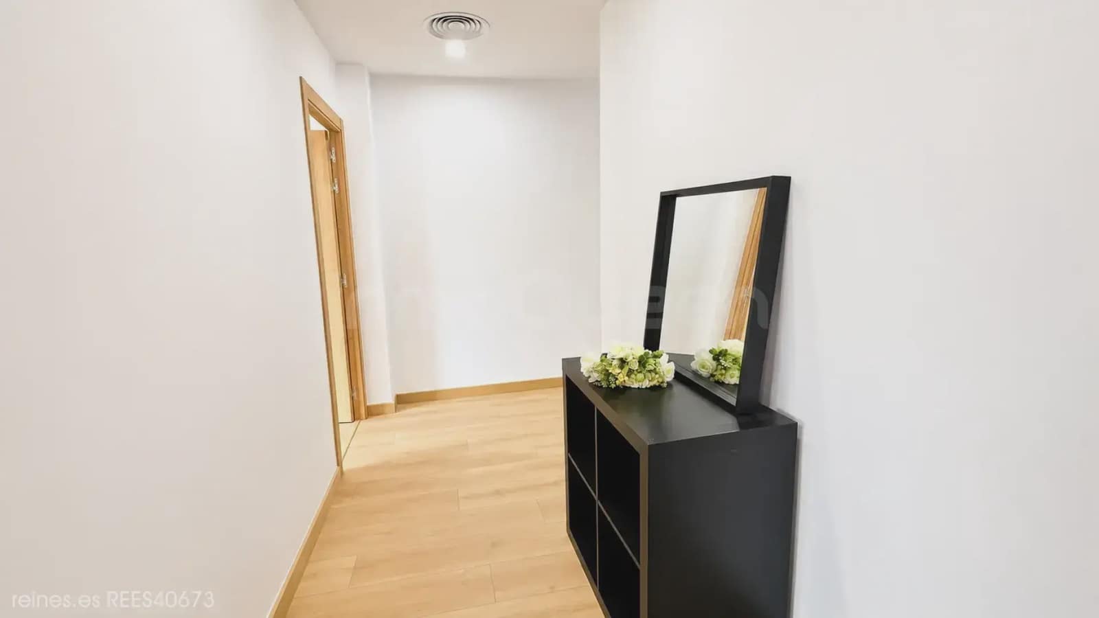 4 bedroom Flat for rent in Zaragoza city - € 1,800 (Ref: 9841058)