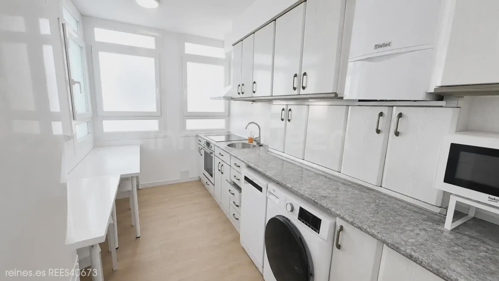 4 bedroom Flat for rent in Zaragoza city - € 1,800 (Ref: 9841058)
