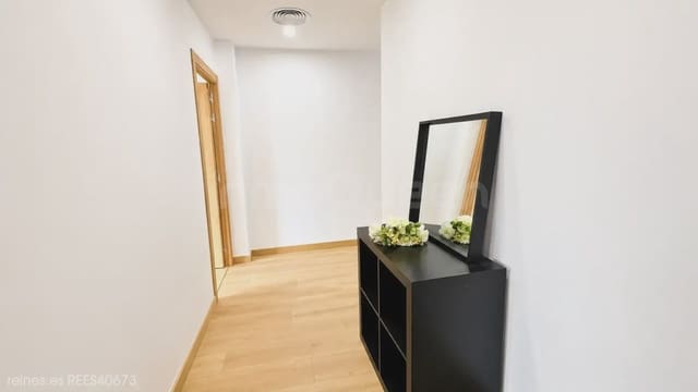 4 bedroom Flat for rent in Zaragoza city - € 1,800 (Ref: 9841058)
