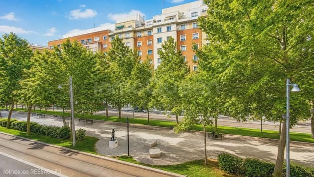 4 bedroom Flat for rent in Zaragoza city - € 1,800 (Ref: 9841058)