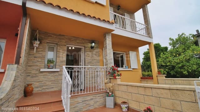 3 slaapkamer Halfvrijstaande villa te koop in Penagos - € 345.000 (Ref: 9869666)