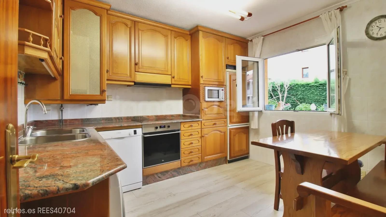 3 slaapkamer Halfvrijstaande villa te koop in Penagos - € 345.000 (Ref: 9869666)