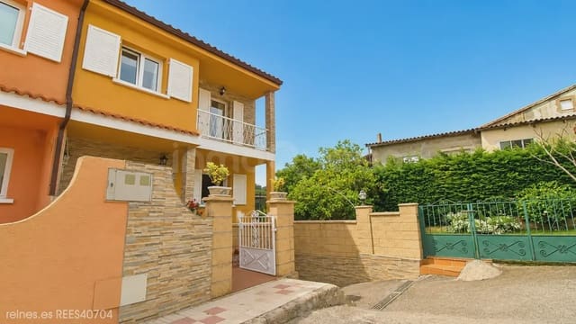 Pareado de 4 habitaciones en Penagos en venta con garaje - 345.000 € (Ref: 9869666)