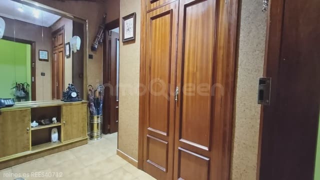 Piso de 3 habitaciones en Mieres en venta con garaje - 149.900 € (Ref: 9875395)