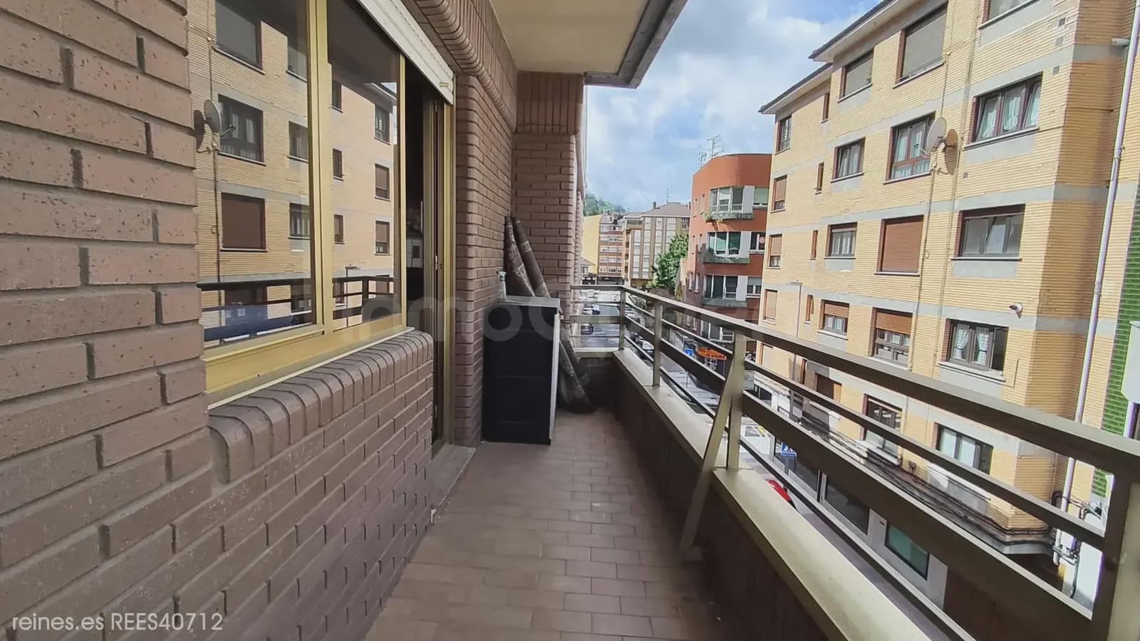 Piso de 3 habitaciones en Mieres en venta con garaje - 149.900 € (Ref: 9875395)