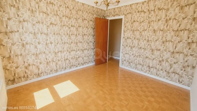 4 Zimmer Wohnung zu verkaufen in Torrelavega - 279.000 € (Ref: 9892978)