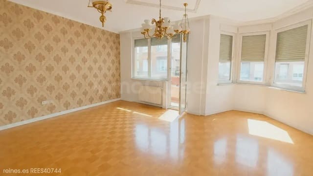 4 Zimmer Wohnung zu verkaufen in Torrelavega - 279.000 € (Ref: 9892978)