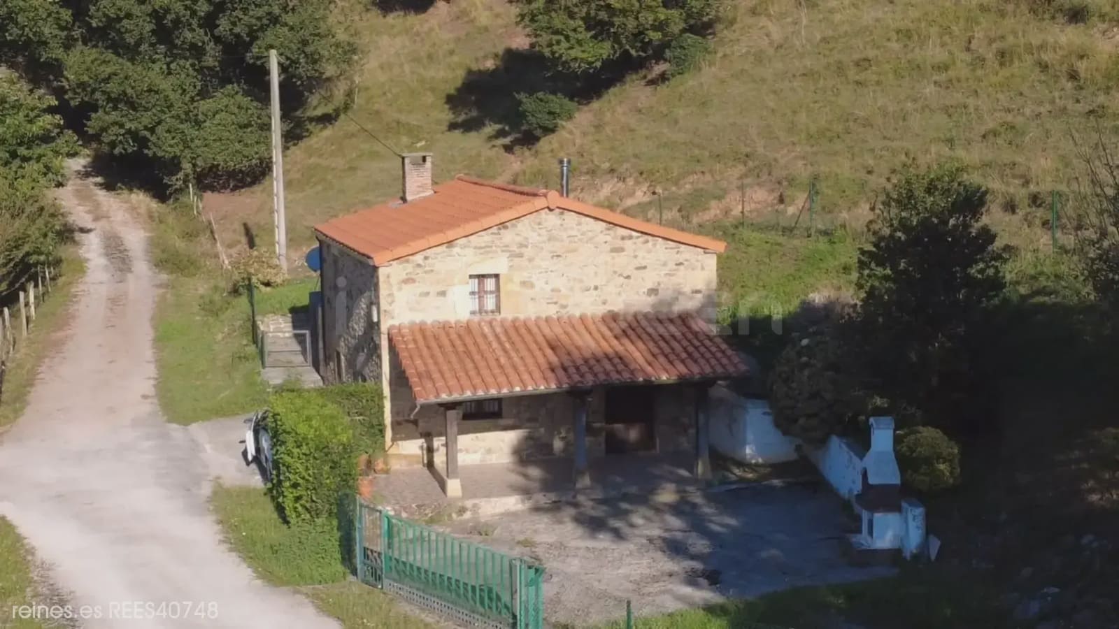 3 bedroom Villa for sale in Lierganes with garage - € 242,000 (Ref: 9894929)