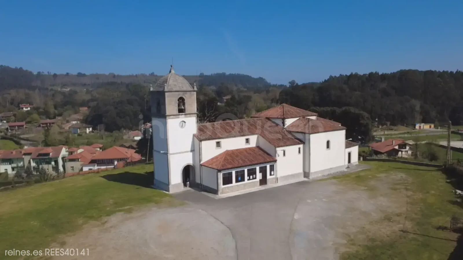 Finca/Casa Rural de 4 habitaciones en Llanes en venta con garaje - 350.000 € (Ref: 9902477)