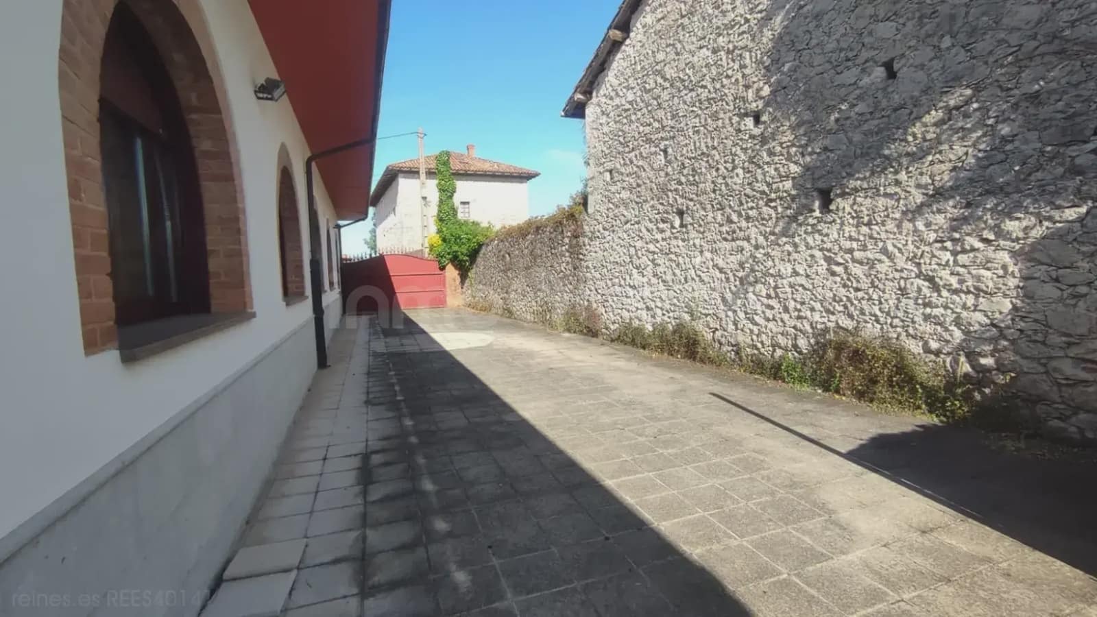 Finca/Casa Rural de 4 habitaciones en Llanes en venta con garaje - 350.000 € (Ref: 9902477)