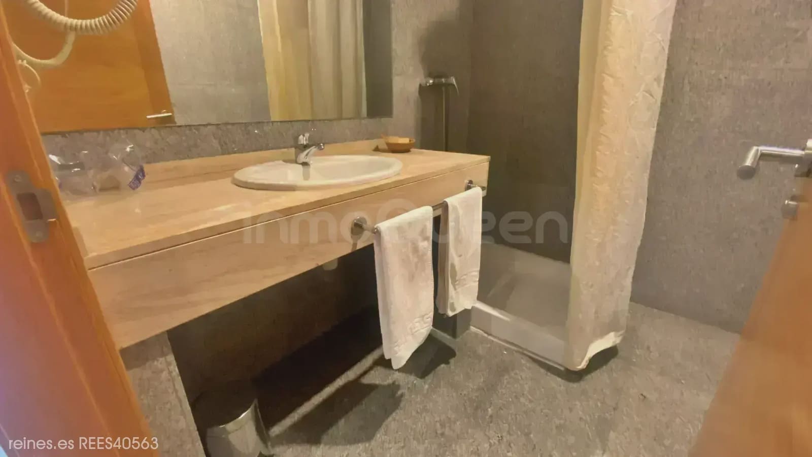 49 sovrum Hotell att hyra i Oviedo med garage - 24 000 € (Ref: 9932405)