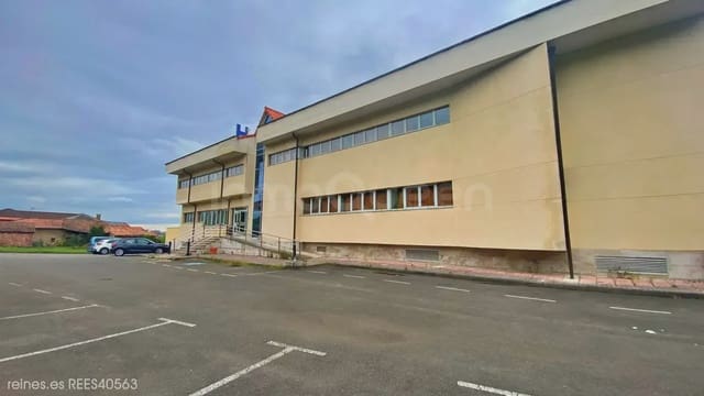 49 quarto Hotel para arrendar em Oviedo - 24 000 € (Ref: 9932405)