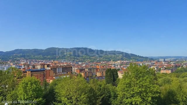 49 quarto Hotel para arrendar em Oviedo - 24 000 € (Ref: 9932405)
