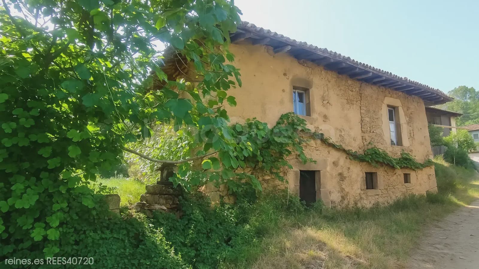 3 bedroom Finca/Country House for sale in Grado - € 80,000 (Ref: 9950760)