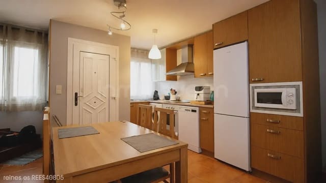 Adosado de 3 habitaciones en Val de San Vicente en venta con garaje - 250.000 € (Ref: 9958431)