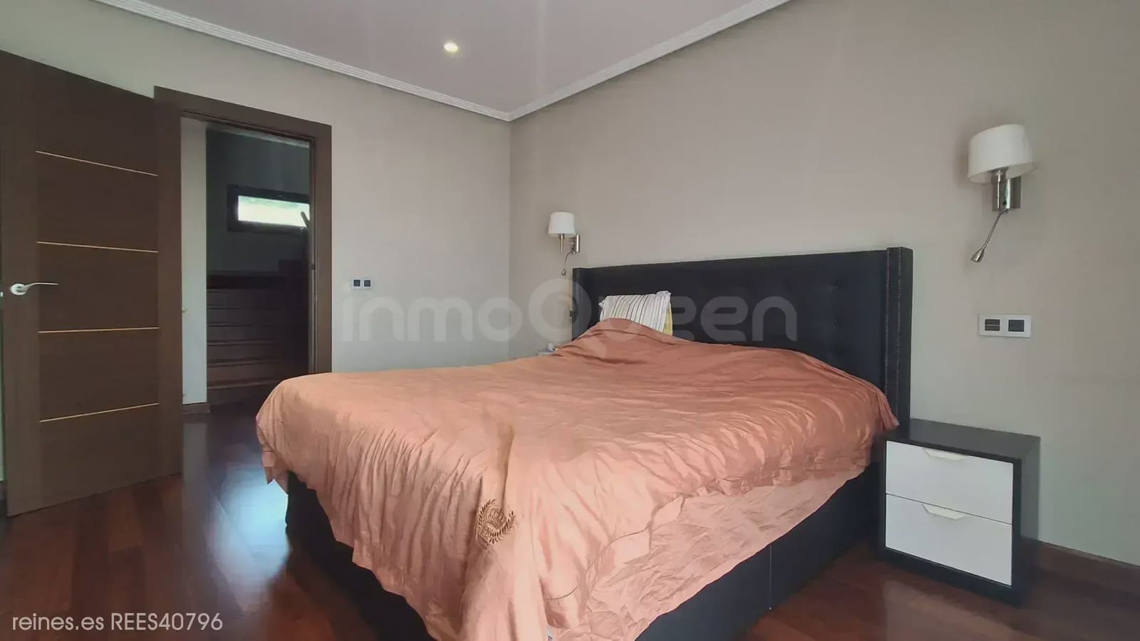 5 bedroom Villa for sale in Oviedo with pool garage - € 650,000 (Ref: 9961874)