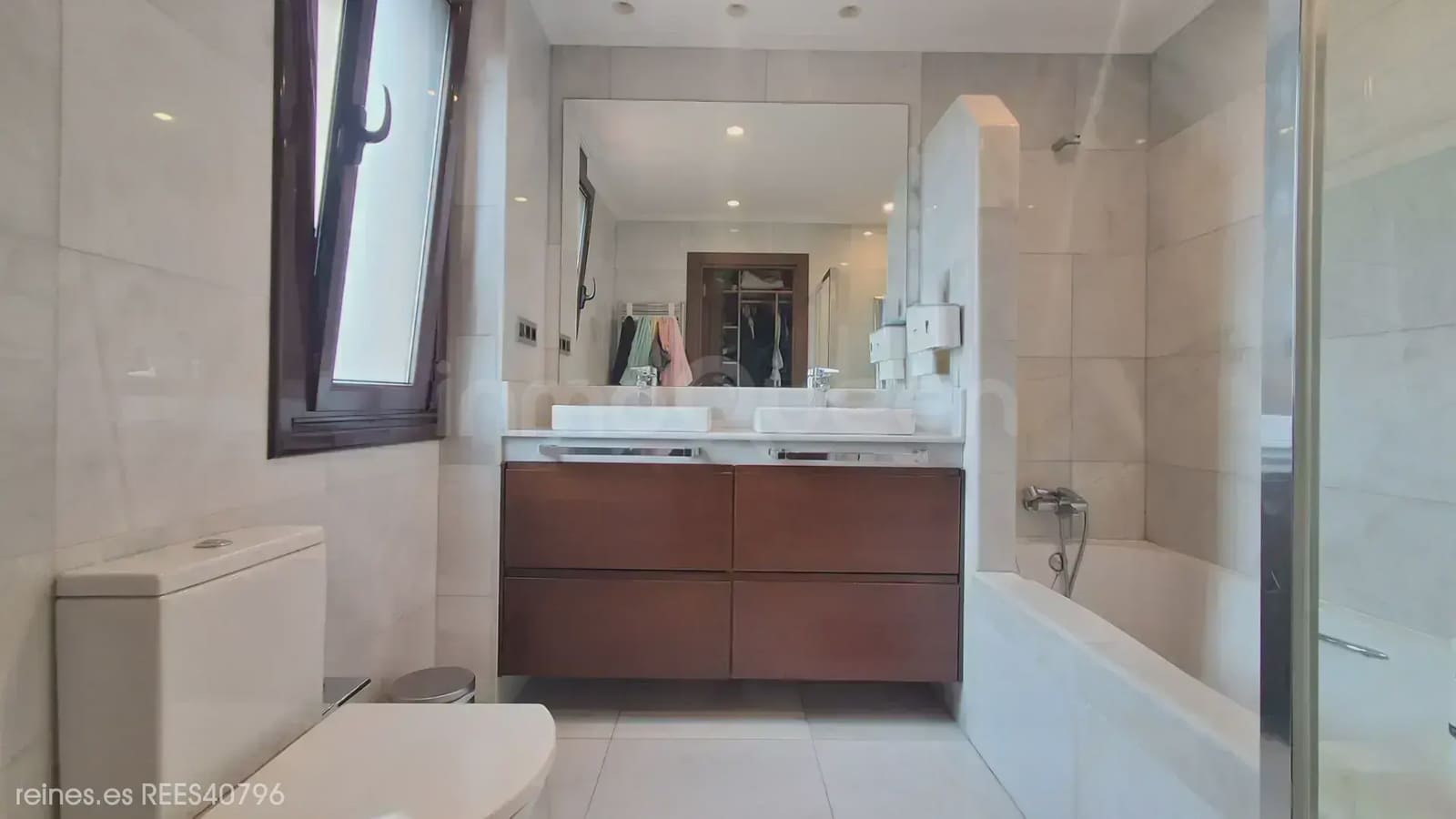5 bedroom Villa for sale in Oviedo with pool garage - € 650,000 (Ref: 9961874)