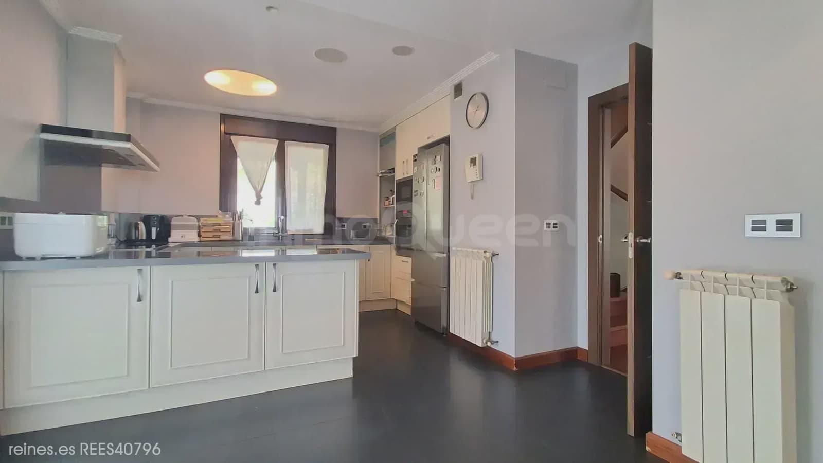 5 bedroom Villa for sale in Oviedo with pool garage - € 650,000 (Ref: 9961874)