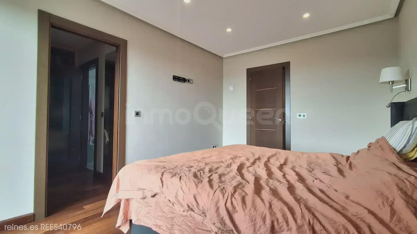 5 bedroom Villa for sale in Oviedo with pool garage - € 650,000 (Ref: 9961874)