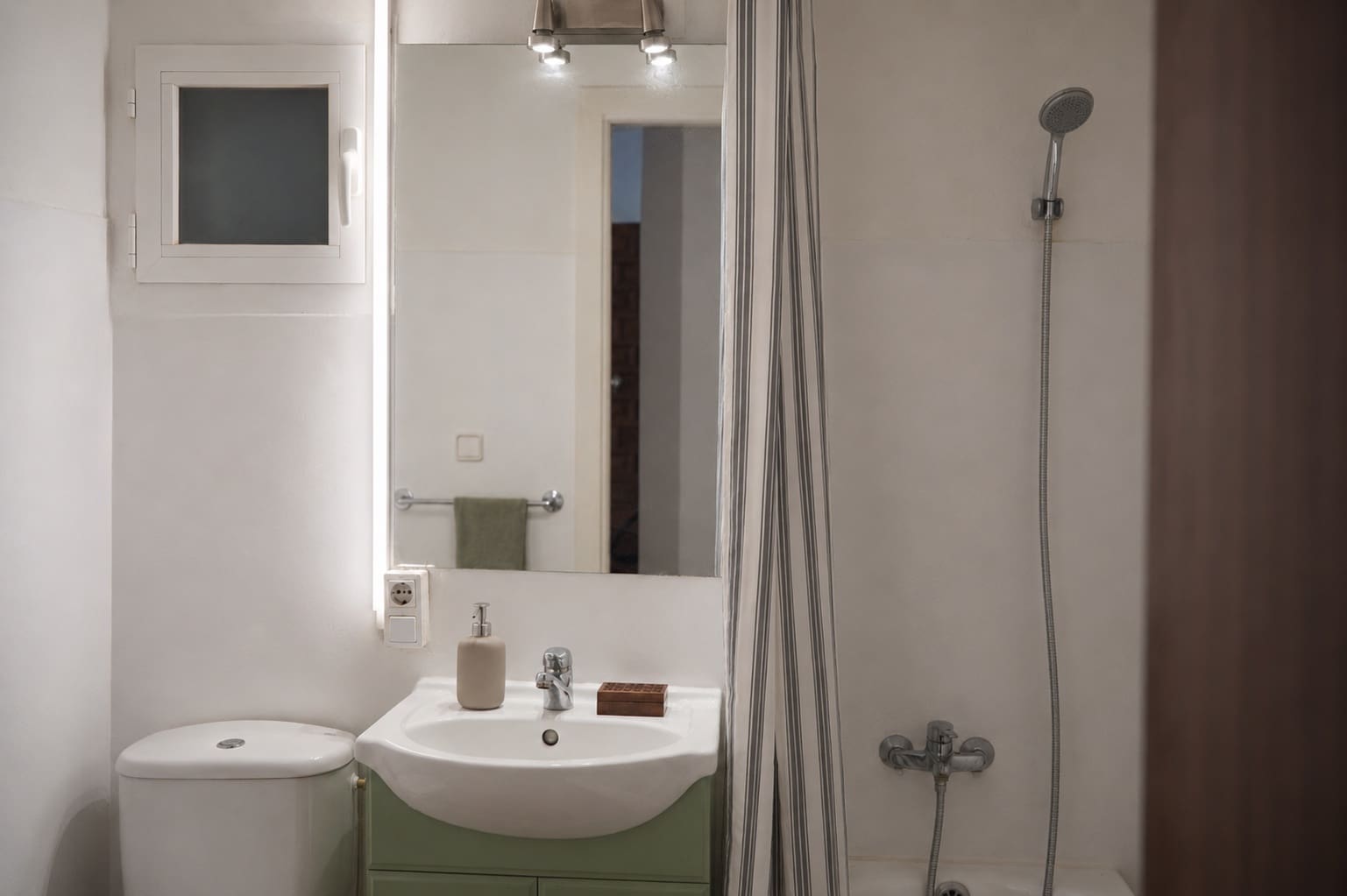 3 bedroom Flat for rent in Palma de Mallorca with garage - € 2,400 (Ref: 9958958)