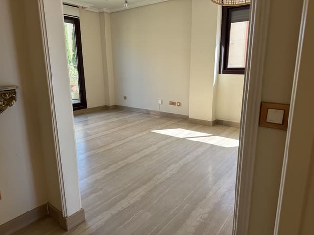 2 makuuhuone Asunto myytävänä paikassa Simancas, Madrid kaupunki mukana uima-altaan 
autotalli - 625 000 € (Ref: 9153615)