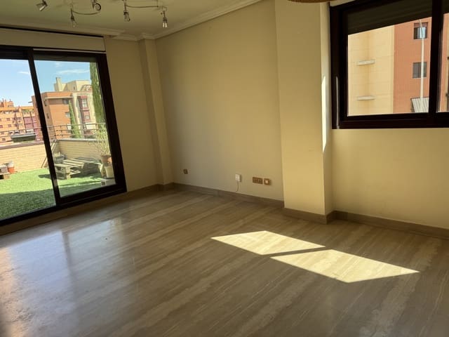 2 makuuhuone Asunto myytävänä paikassa Simancas, Madrid kaupunki mukana uima-altaan 
autotalli - 625 000 € (Ref: 9153615)