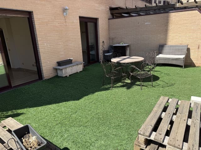 2 makuuhuone Asunto myytävänä paikassa Simancas, Madrid kaupunki mukana uima-altaan 
autotalli - 625 000 € (Ref: 9153615)