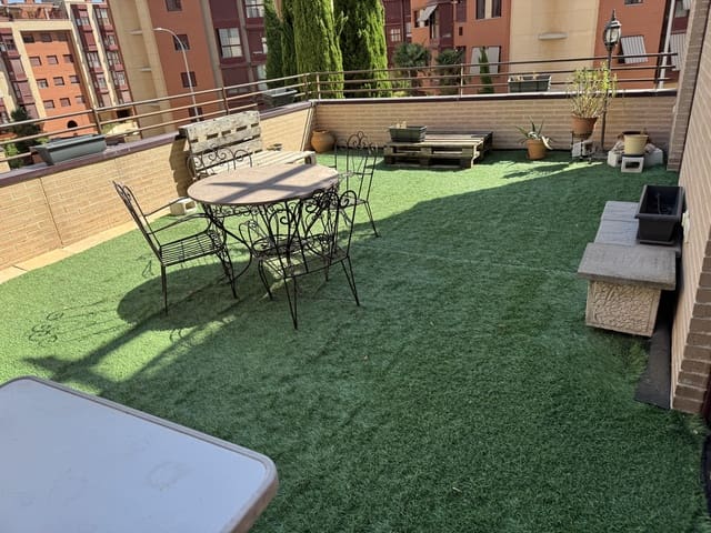 2 makuuhuone Asunto myytävänä paikassa Simancas, Madrid kaupunki mukana uima-altaan 
autotalli - 625 000 € (Ref: 9153615)