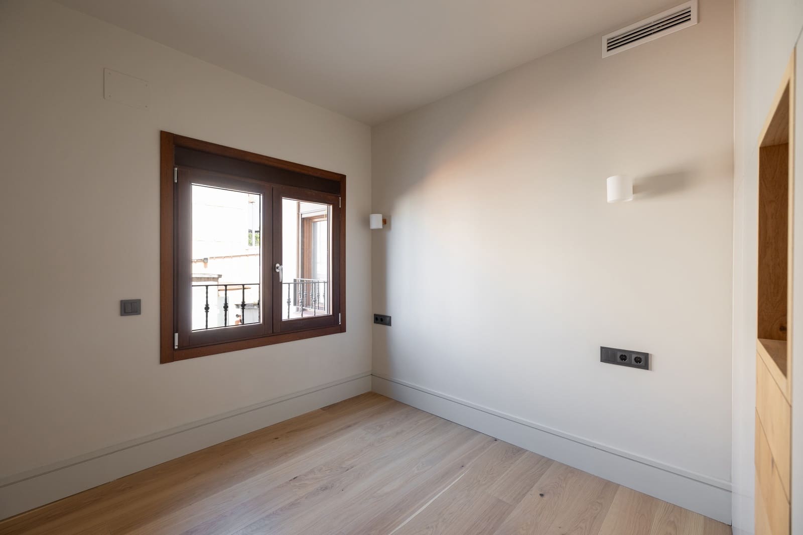 3 bedroom Flat for sale in Barcelona city - € 1,280,000 (Ref: 10024853)