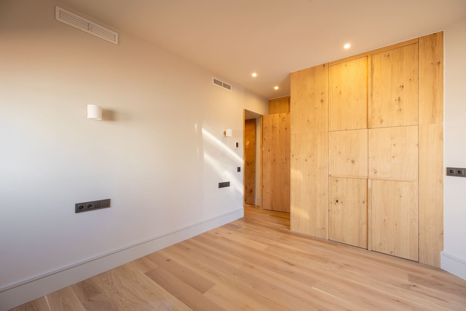 3 bedroom Flat for sale in Barcelona city - € 1,280,000 (Ref: 10024853)