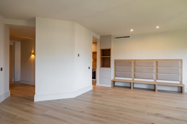 3 bedroom Flat for sale in Barcelona city - € 1,280,000 (Ref: 10024853)
